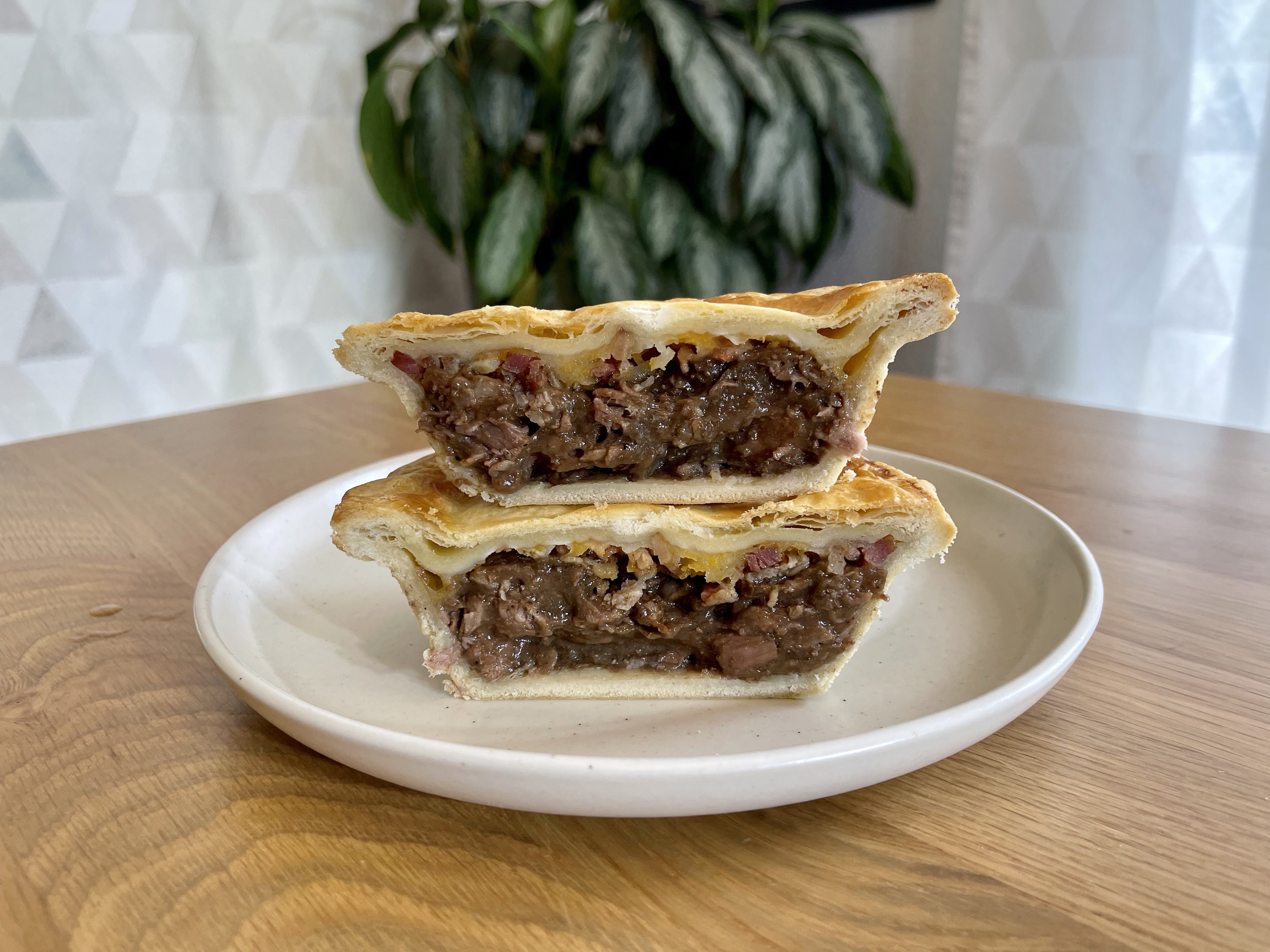 🦘 Steak, Cheese & Bacon Pie